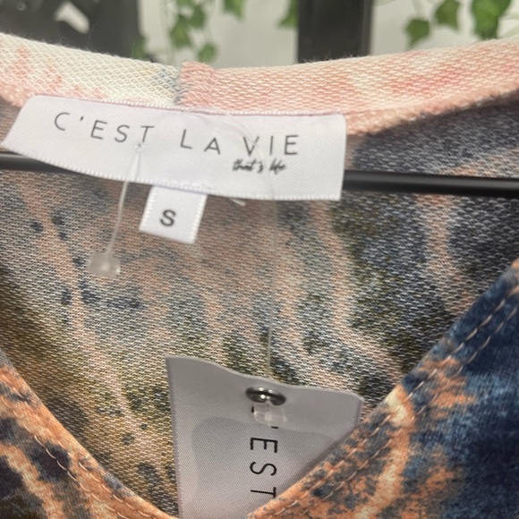 C'est La Vie womens small hooded tie dye shirt - Picture 3 of 3